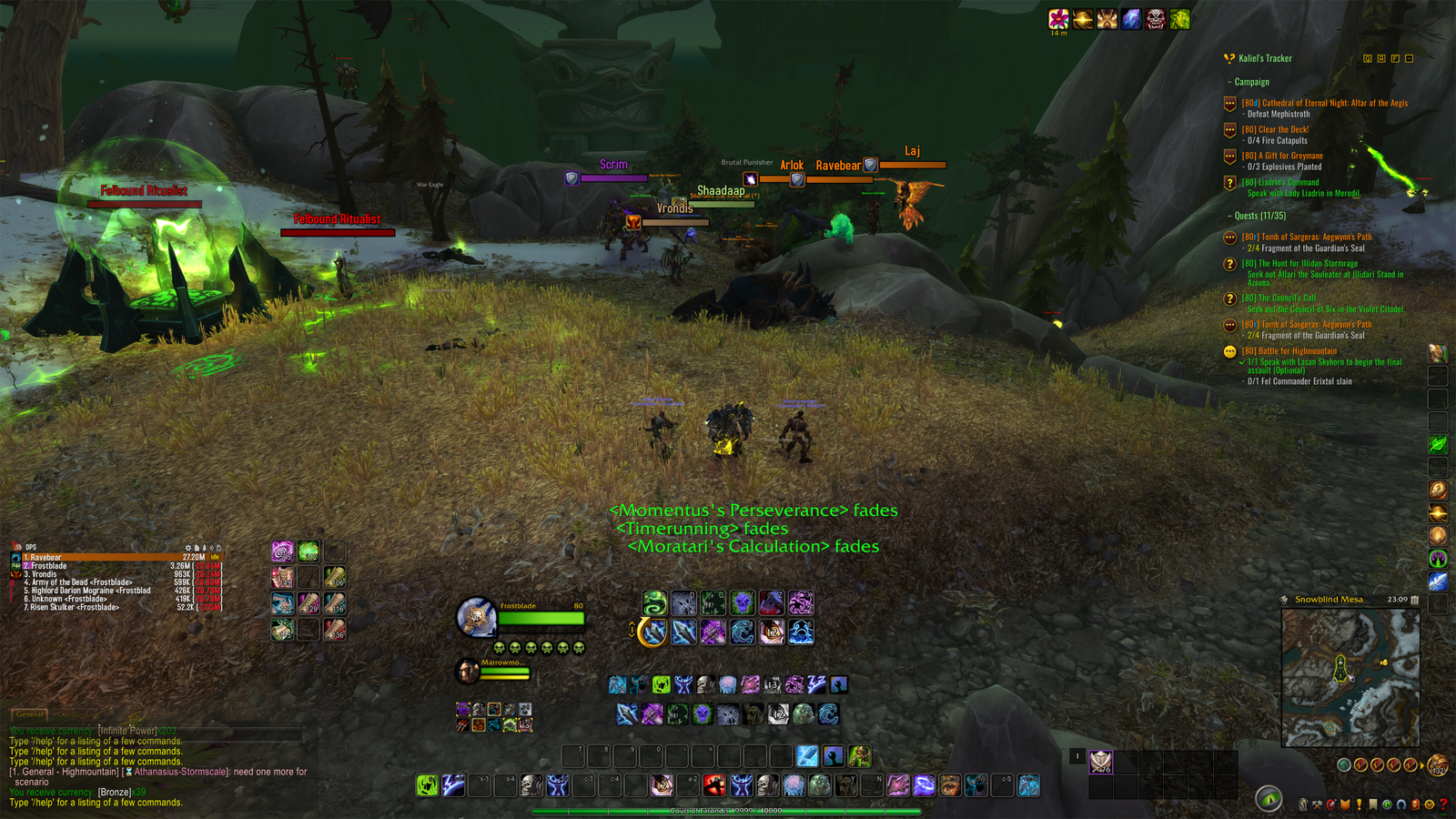 Das Bild zeigt eine fantasy-ähnliche Landschaft mit einer grünen, moosigen Umgebung. Im Vordergrund sind mehrere Charaktere oder Spielfiguren sichtbar, die in einem Kampf verwickelt zu sein scheinen. Im Hintergrund sind Bäume, Felsen und andere natürliche Elemente zu erkennen, die eine mystische und düstere Stimmung vermitteln.